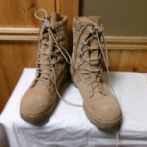 vtg military Belleville unisex combat boots goretex vibram sole 7 fit and 8